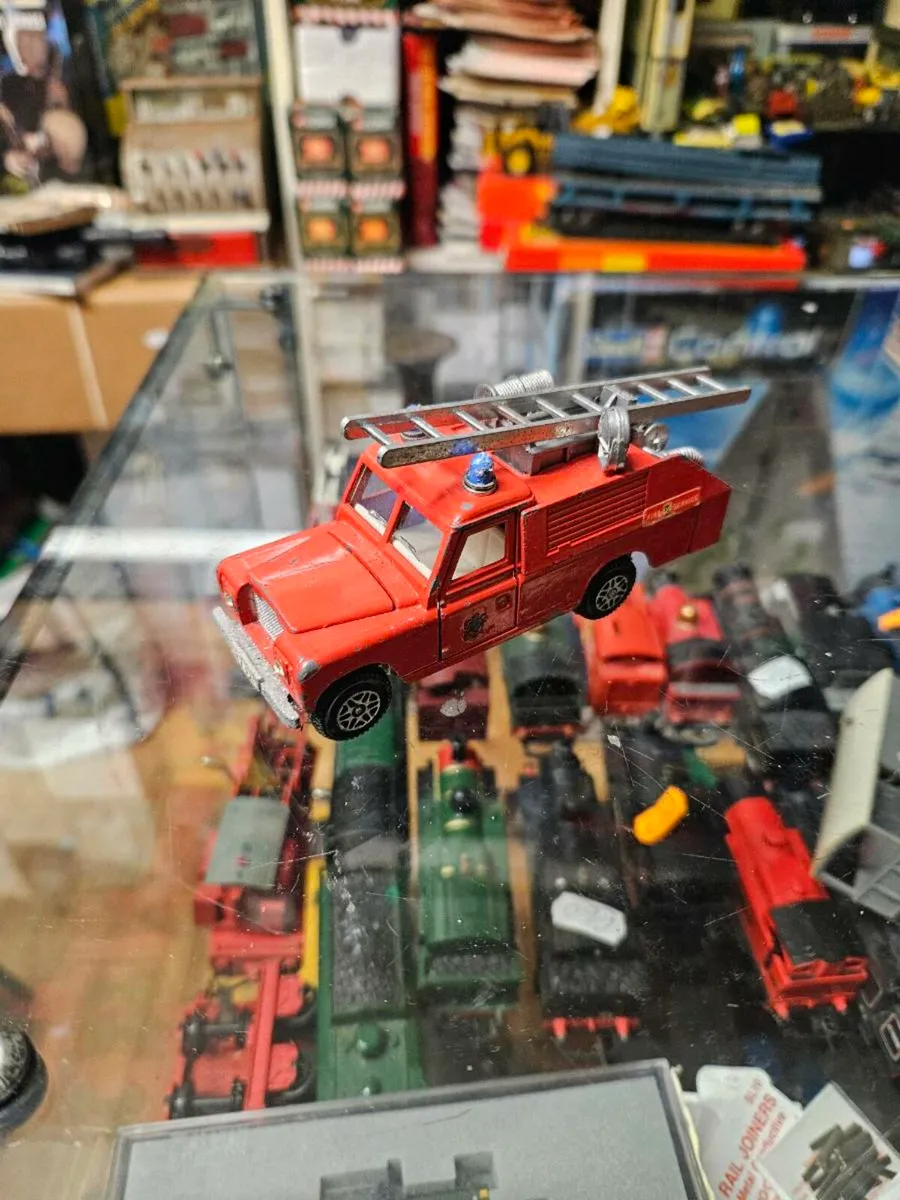 Dinky 1970's Landrover Fire Engine - Image 1