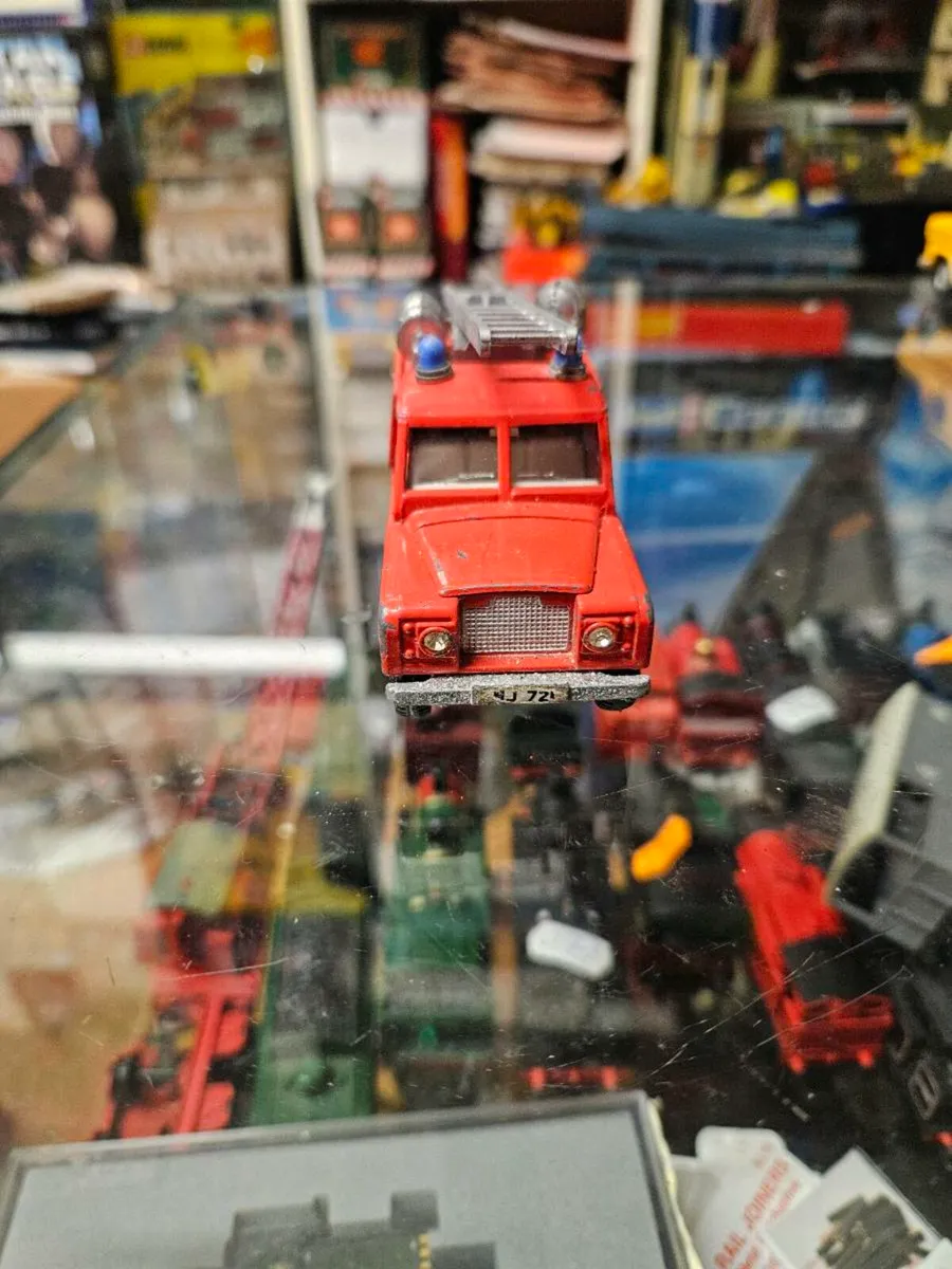 Dinky 1970's Landrover Fire Engine - Image 2