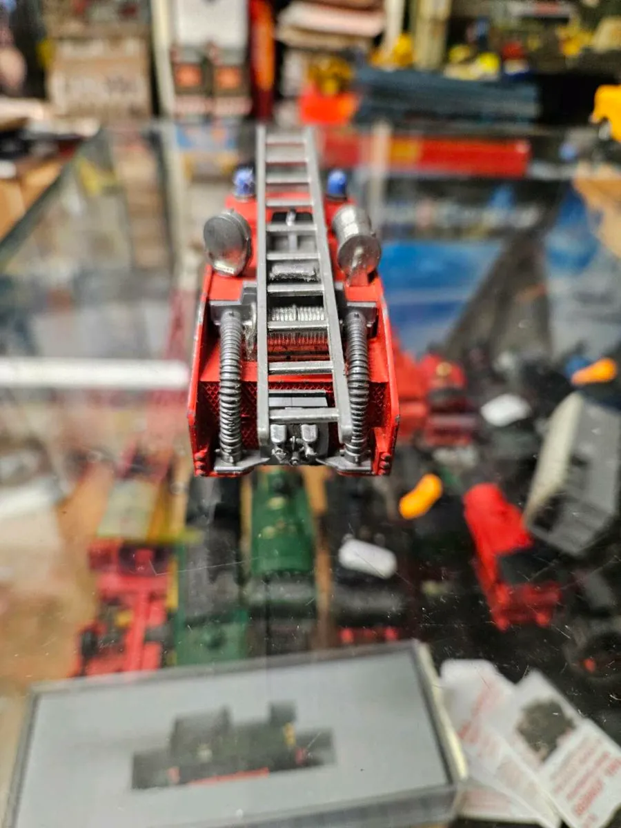 Dinky 1970's Landrover Fire Engine - Image 4