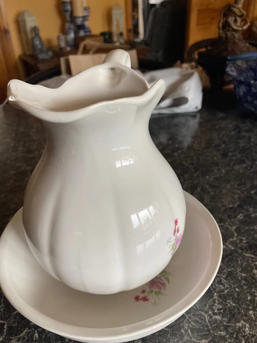 Vintage pitcher and basin - Image 2