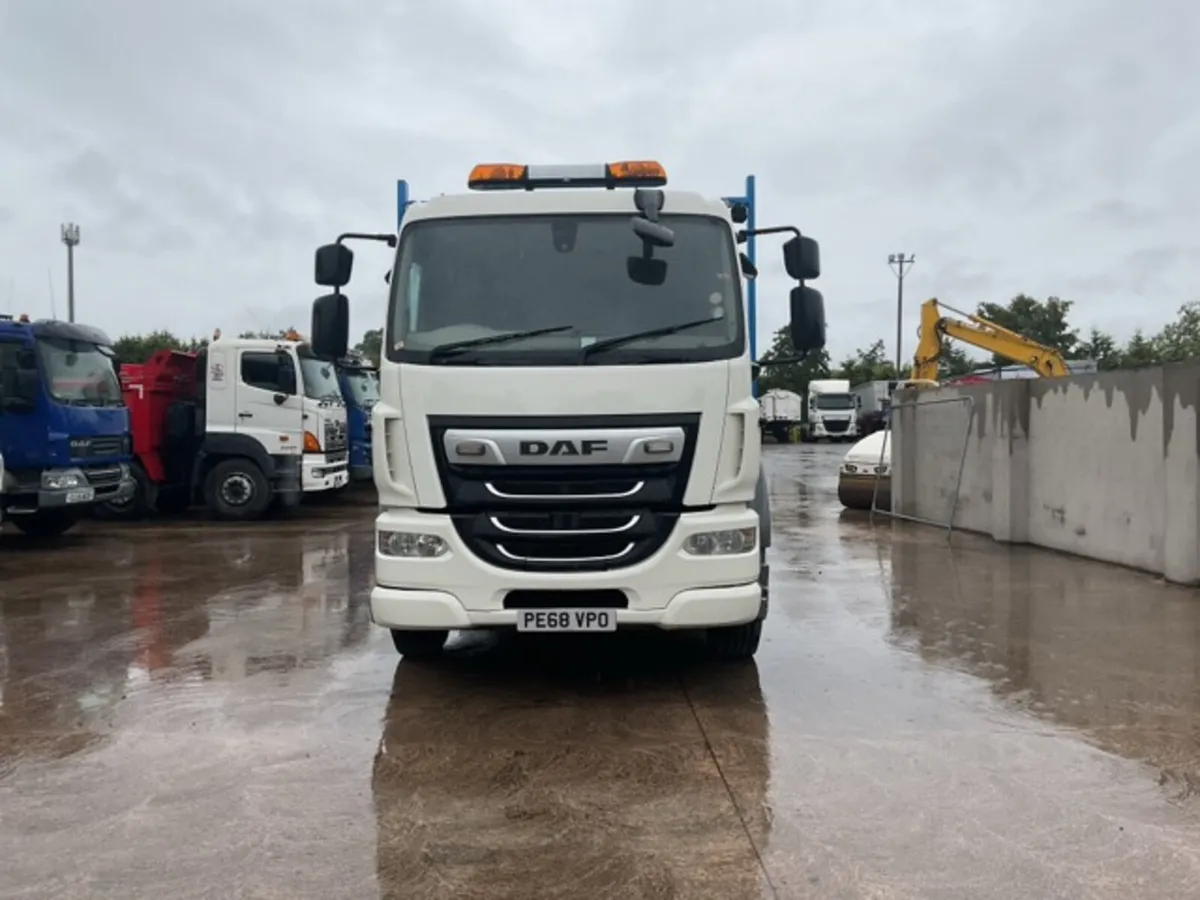 2018 DAF LF230 4x2 Beavertail - Image 2