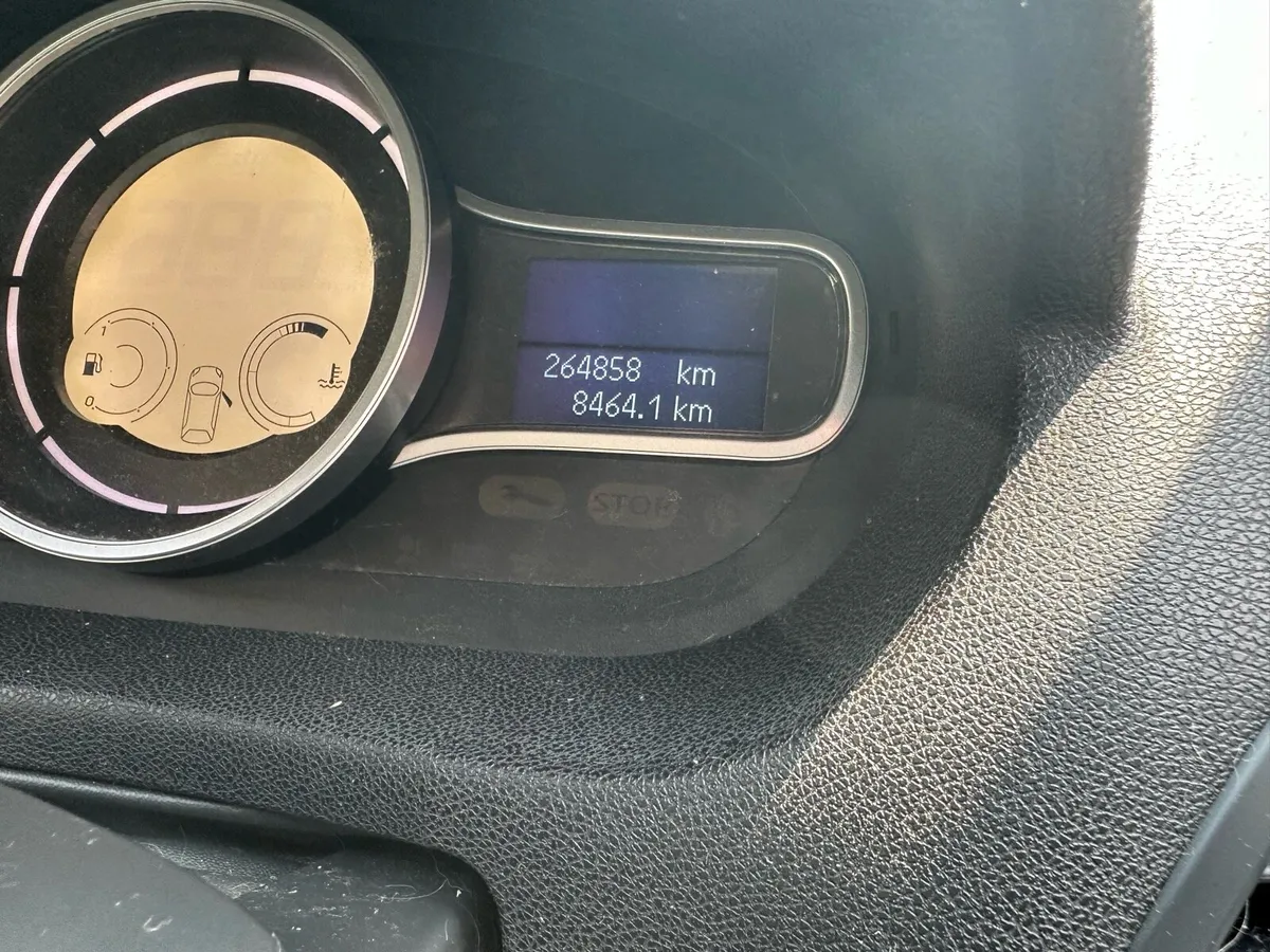 Car - Image 3