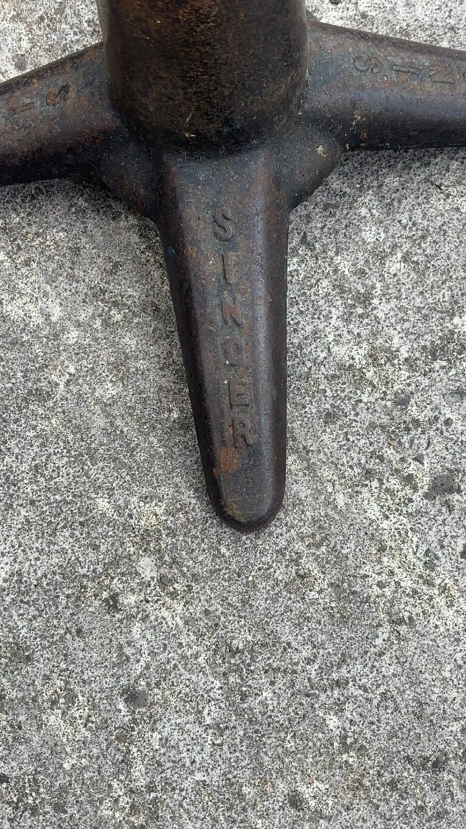Singer stool - Image 3