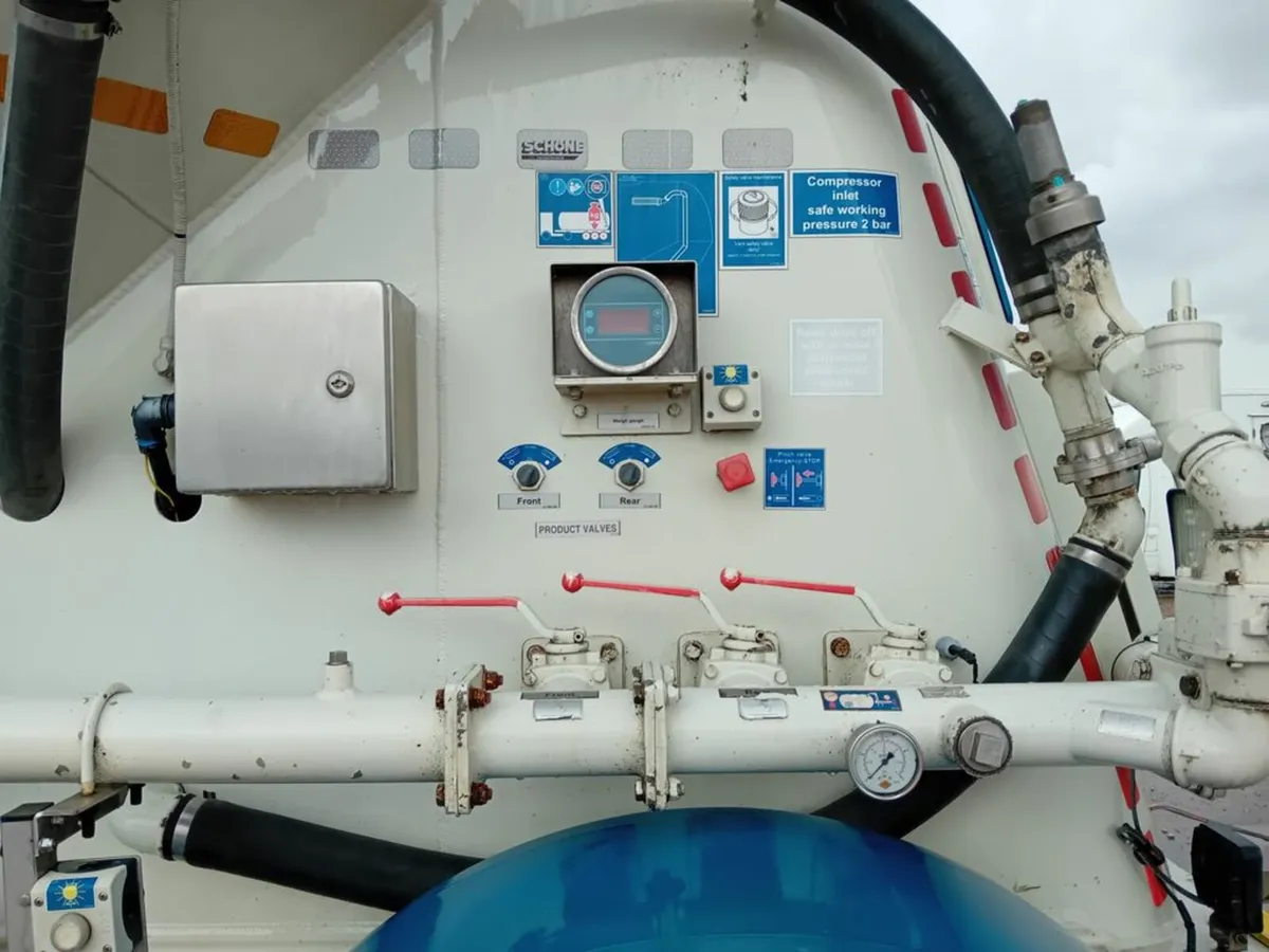 2019 Feldbinder 40m3 3 Pot Powder Tanker - Image 2