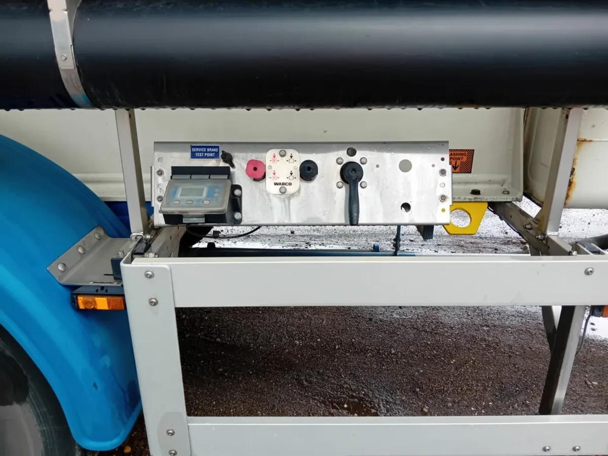 2019 Feldbinder 40m3 3 Pot Powder Tanker - Image 3