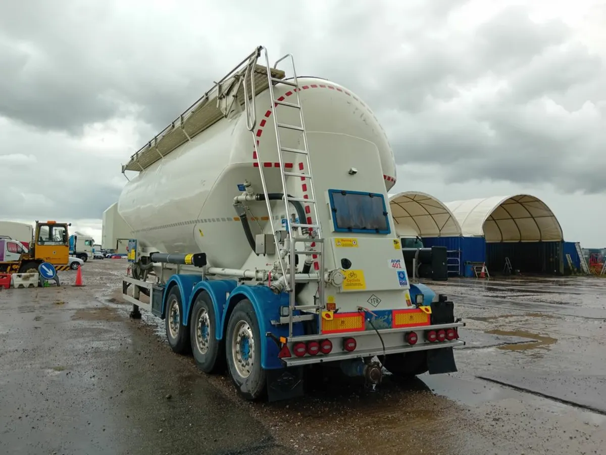 2019 Feldbinder 40m3 3 Pot Powder Tanker - Image 4
