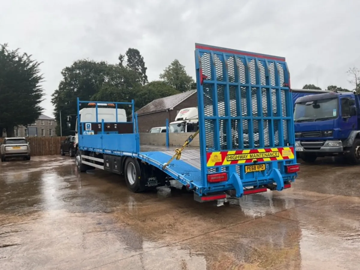 2018 DAF LF230 4x2 Beavertail - Image 4