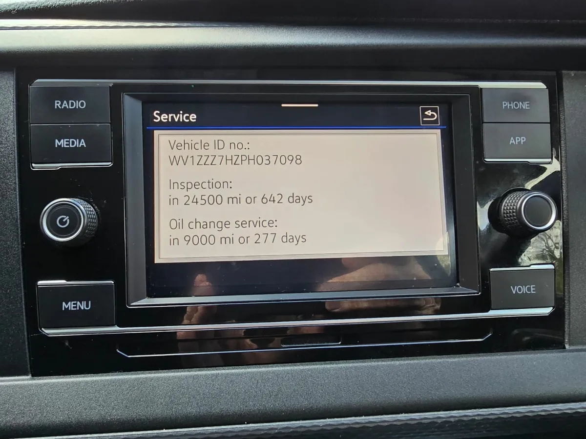 Volkswagen Transporter 2023 - Image 2