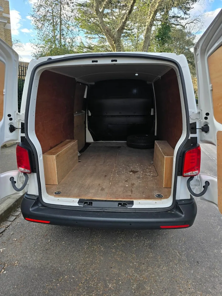 Volkswagen Transporter 2023 - Image 4