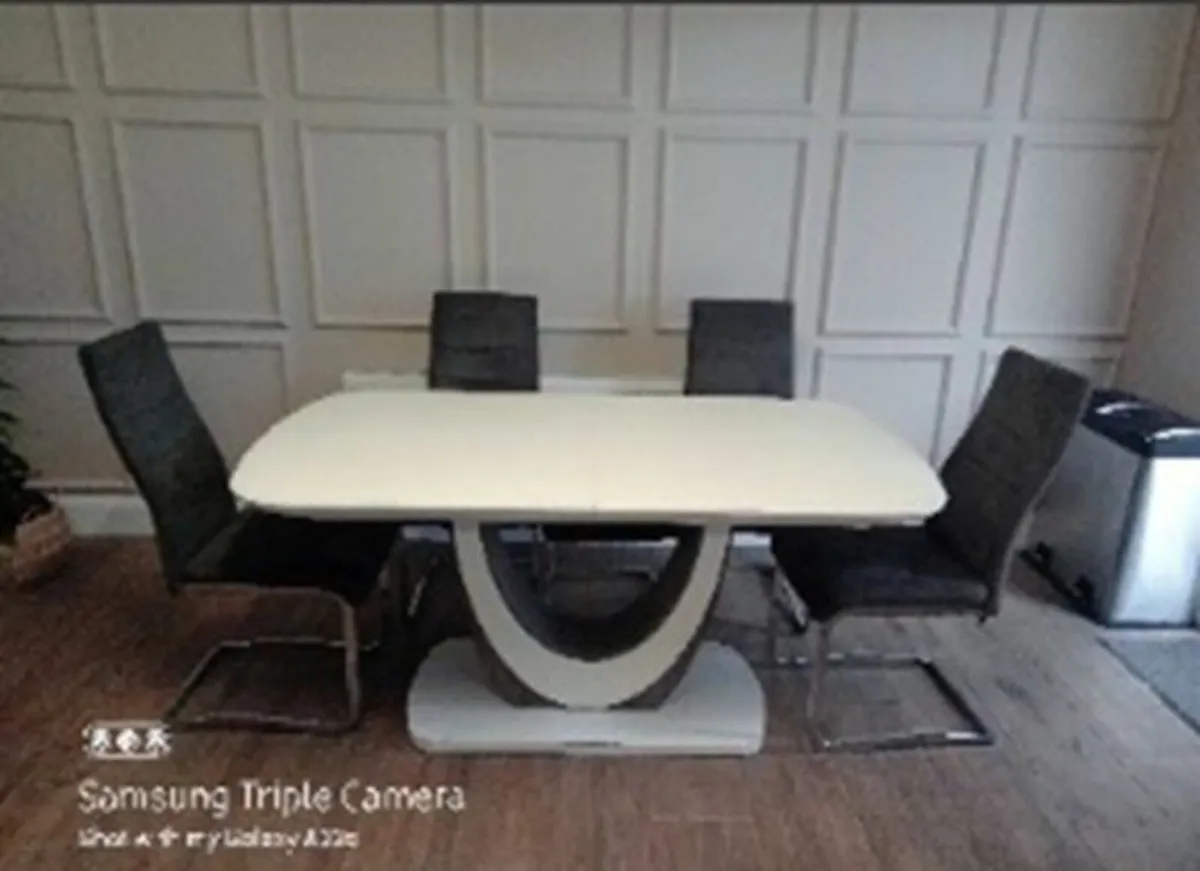 Dining room table and 5 chairs - Image 2