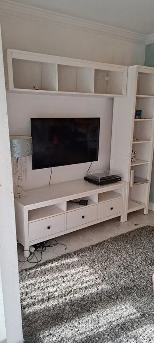 TVUnit/Shelving/Bookcase.3 Separate pieces.All 3 e150.or e60 per item. - Image 1