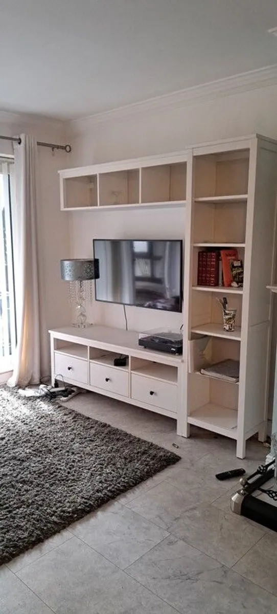 TVUnit/Shelving/Bookcase.3 Separate pieces.All 3 e150.or e60 per item. - Image 2