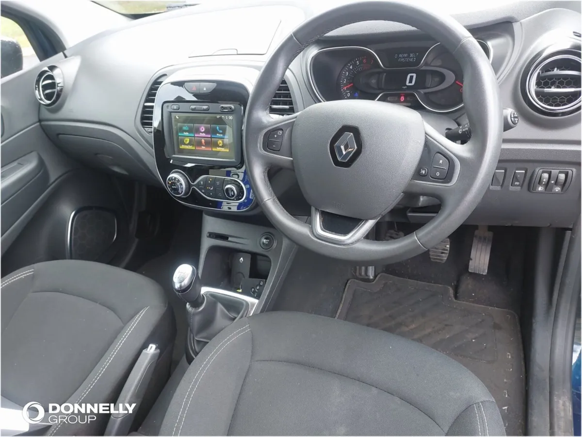 Renault Captur Hatchback Iconic - Image 3