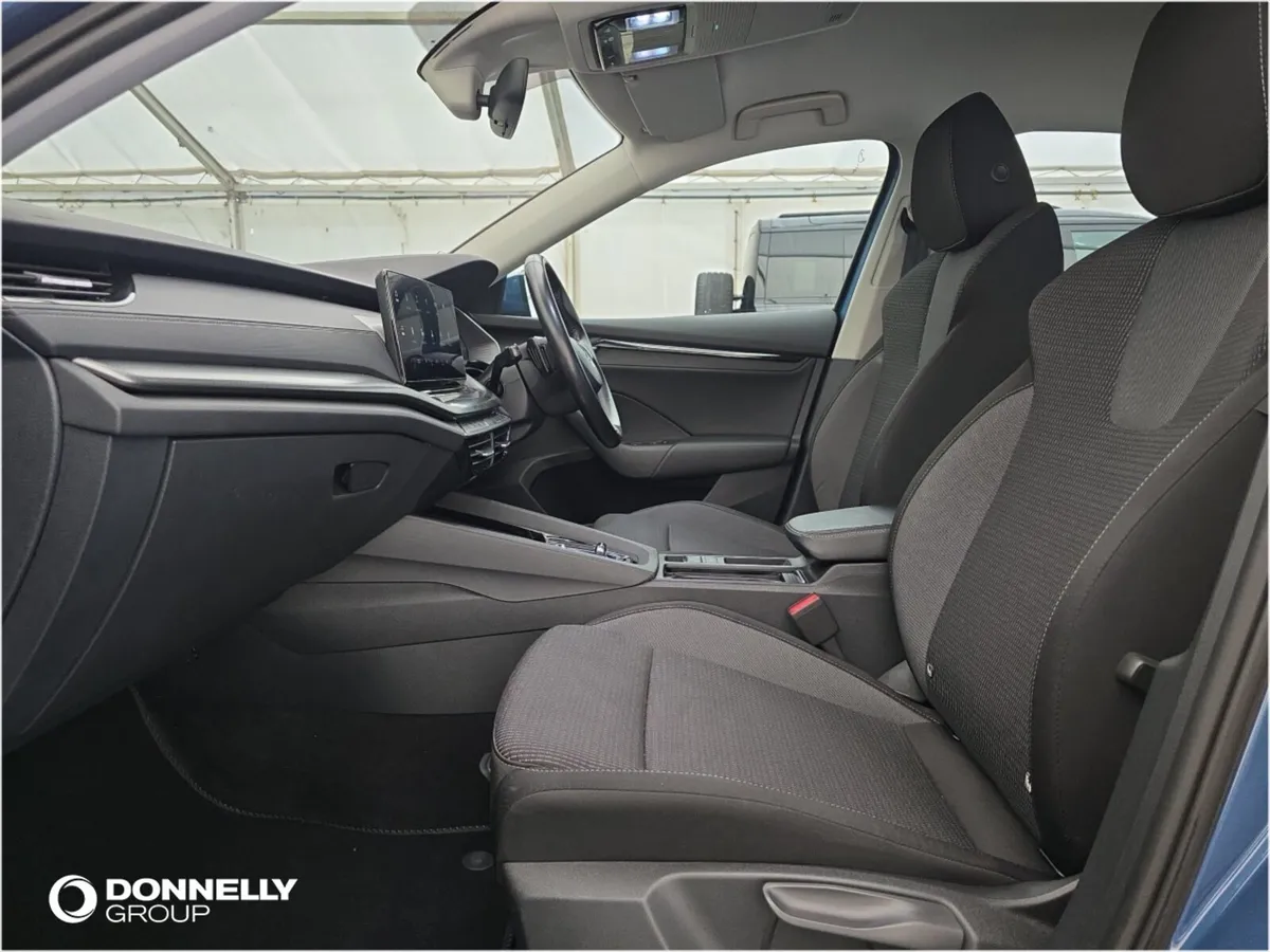 Skoda OCTAVIA Diesel Hatchback SE Technology - Image 2