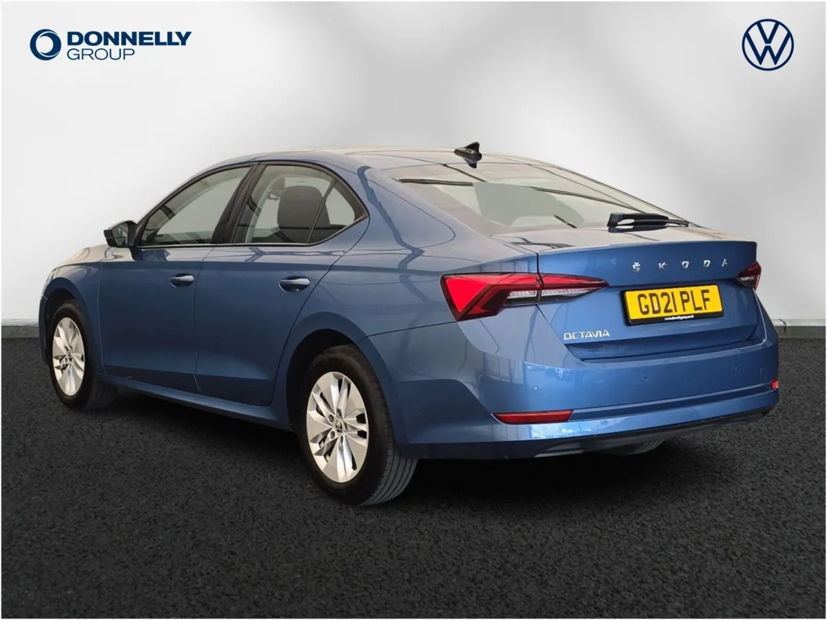 Skoda OCTAVIA Diesel Hatchback SE Technology - Image 3