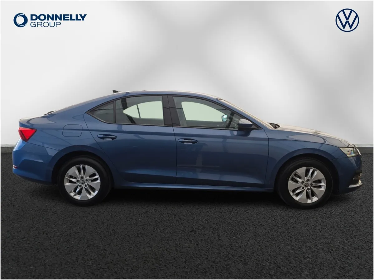 Skoda OCTAVIA Diesel Hatchback SE Technology - Image 4