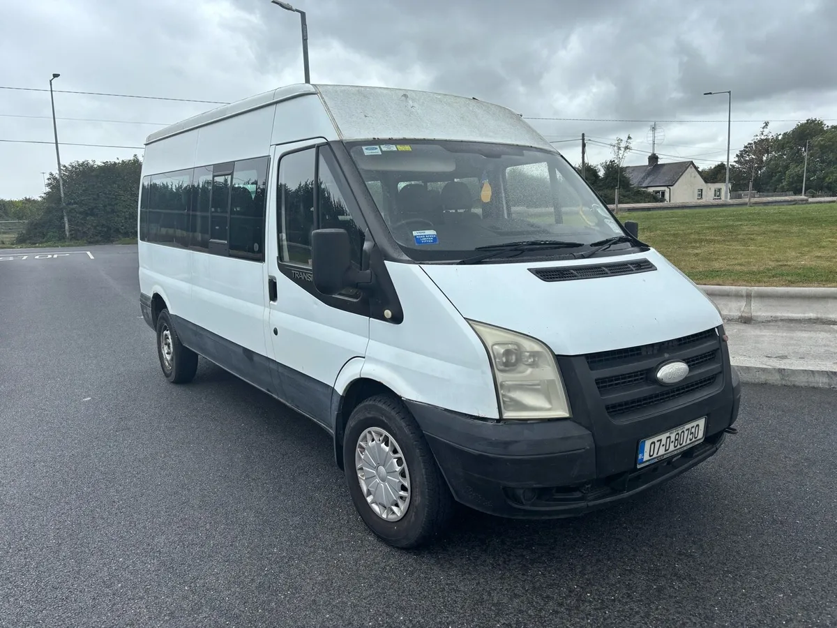 2007 Ford transit bus - Image 1