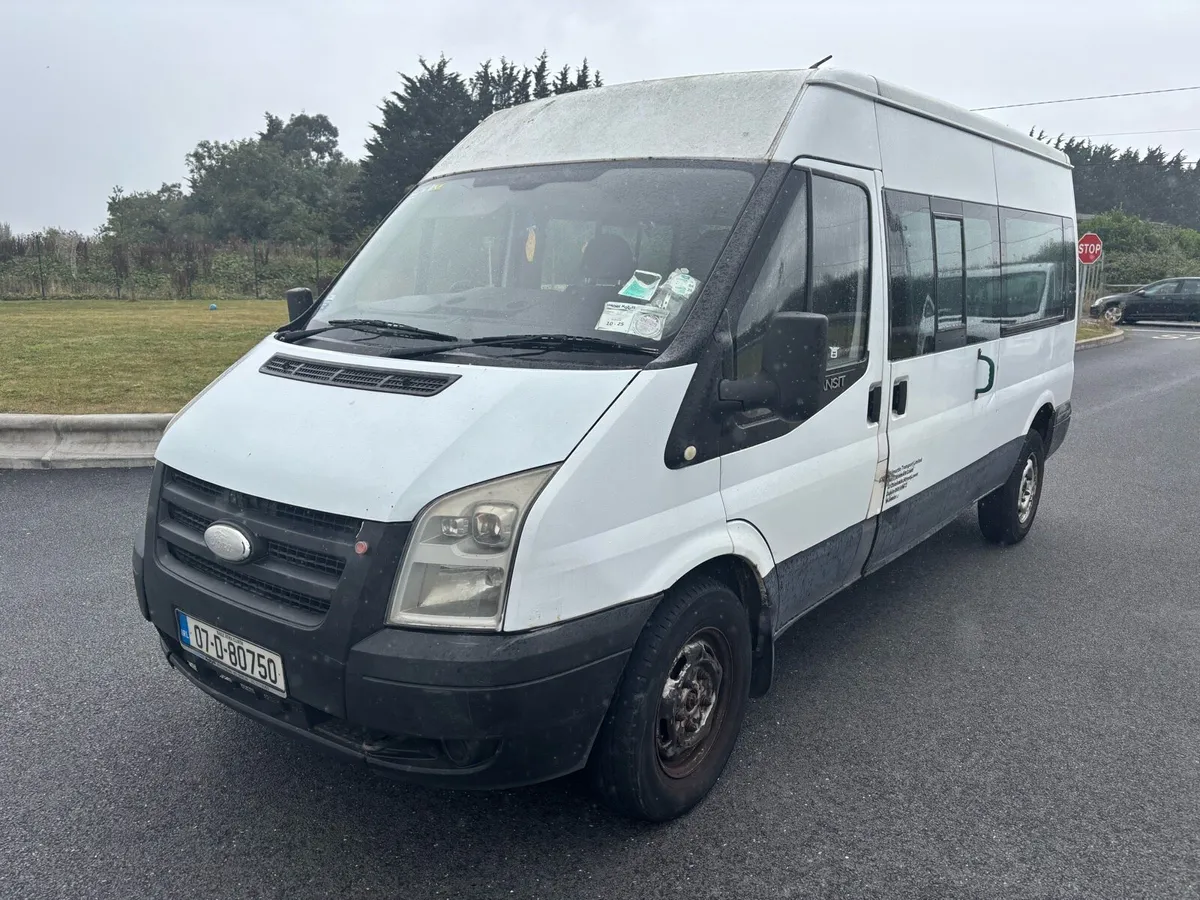 2007 Ford transit bus - Image 2