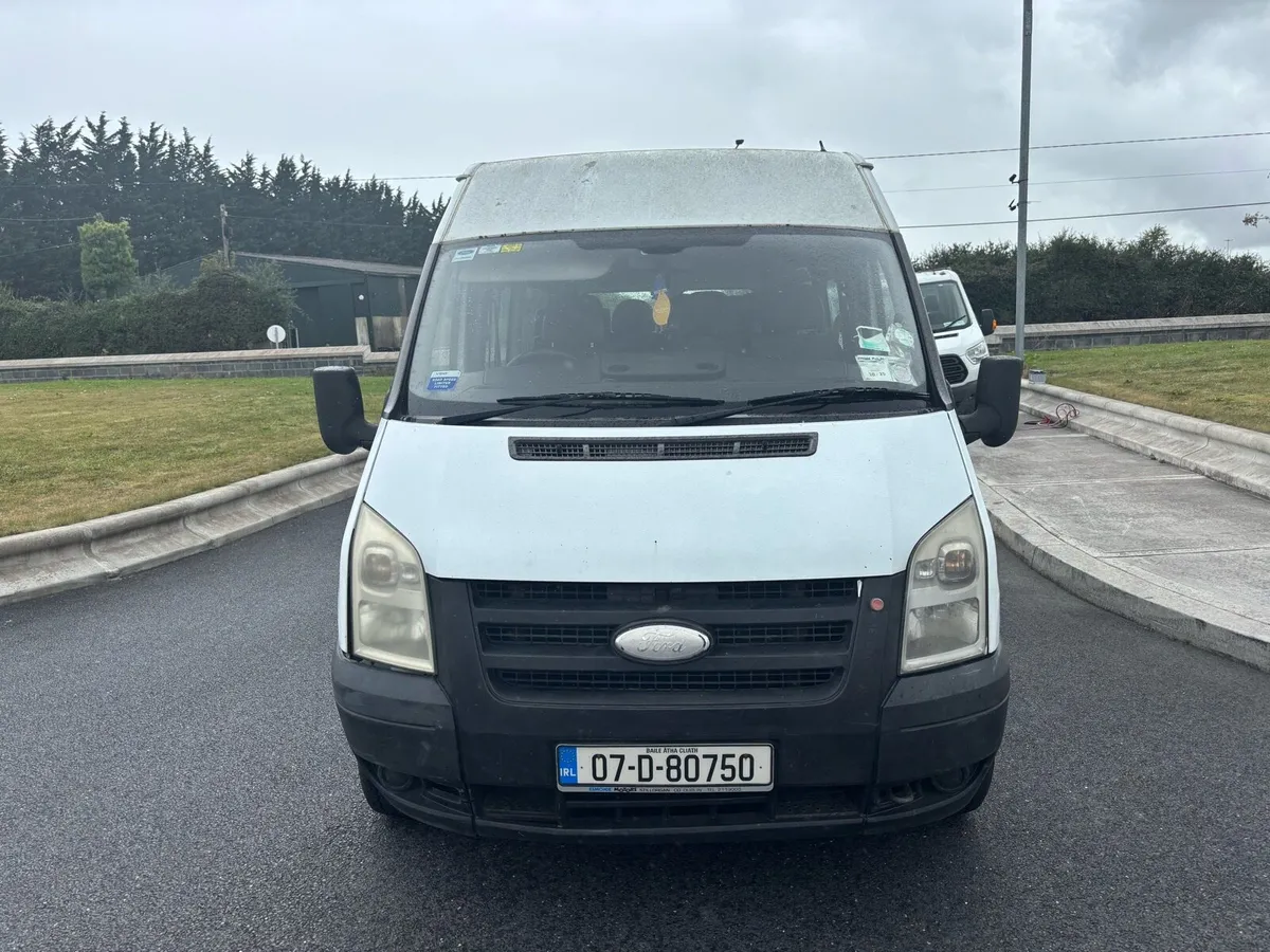 2007 Ford transit bus - Image 3