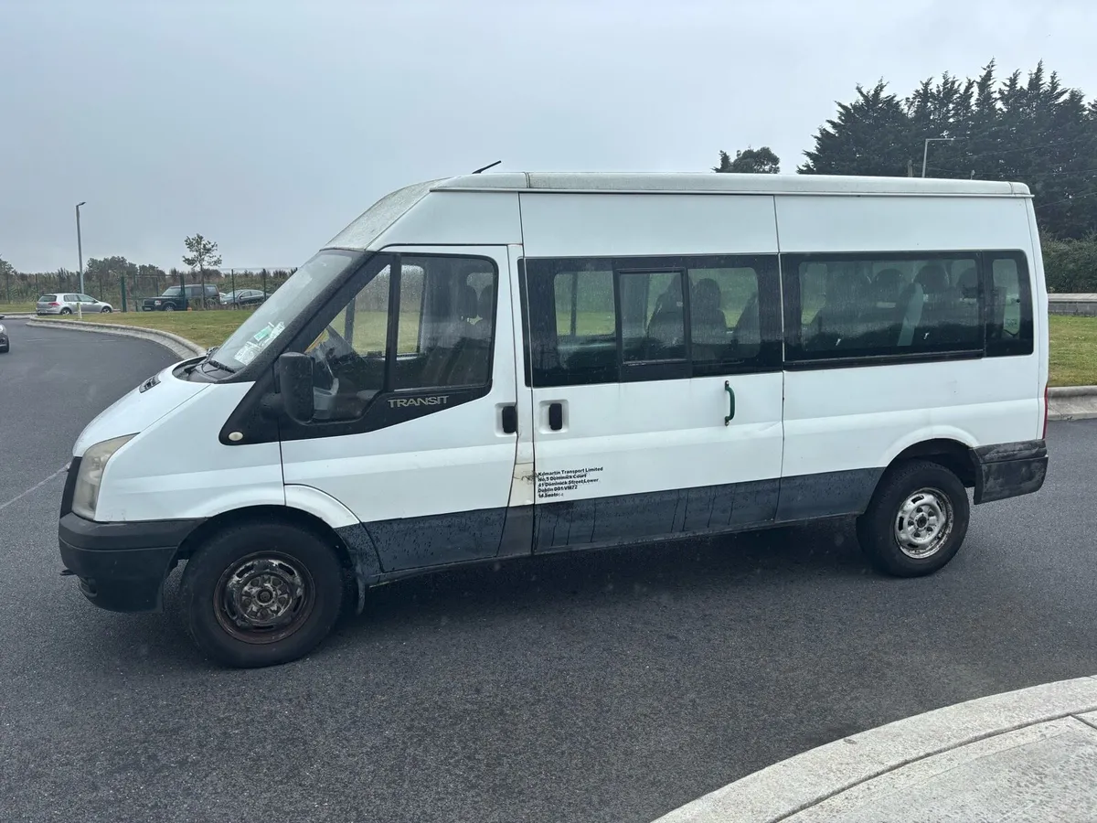2007 Ford transit bus - Image 4