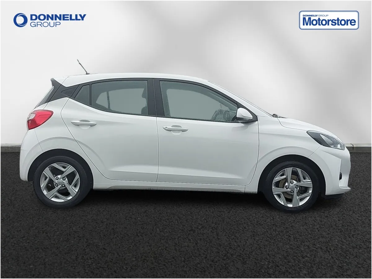 Hyundai i10 Hatchback SE Connect - Image 2