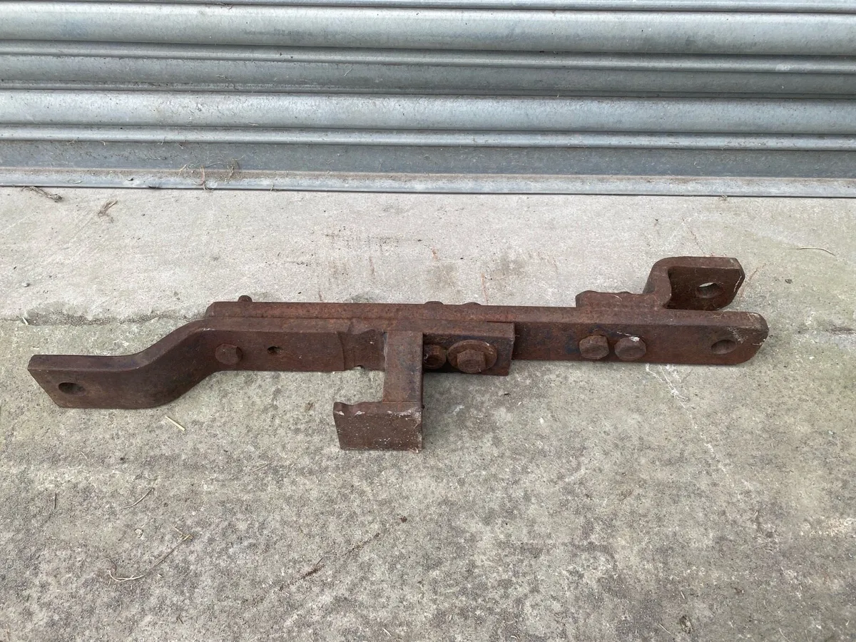 Nutfield tractor drawbar hitch - Image 1