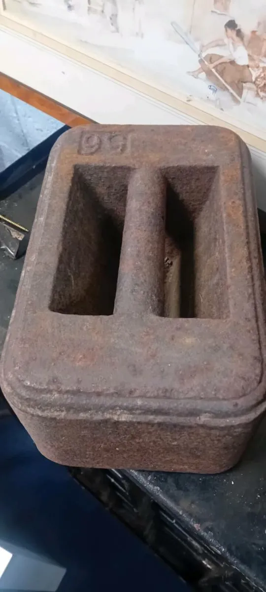 Vintage Iron 56lb Weight