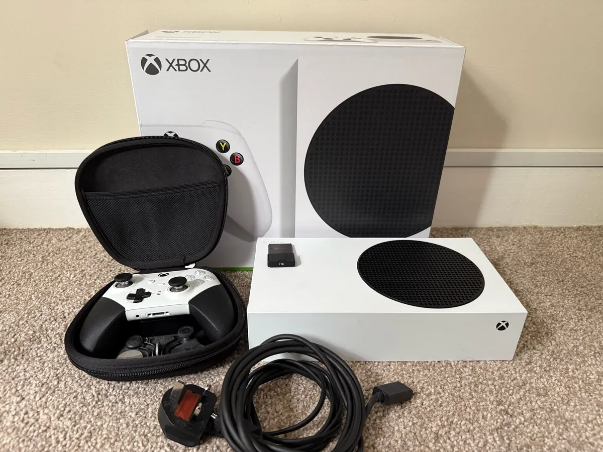 Xbox series S bundle - Image 1