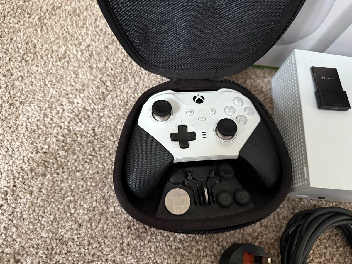 Xbox series S bundle - Image 2