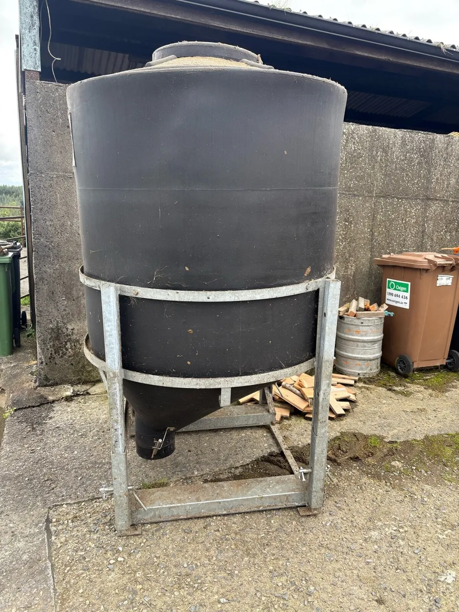 Meal bin - Image 1