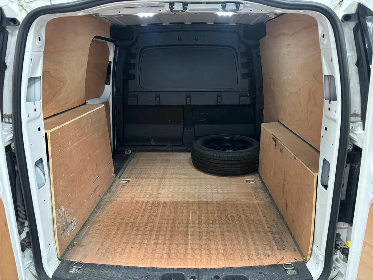 Volkswagen Caddy 2023  CARGO. AUTOMATIC - Image 4