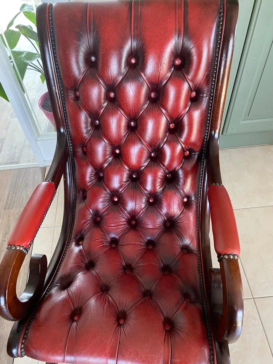 Antique Chesterfield leather armchair - Image 1
