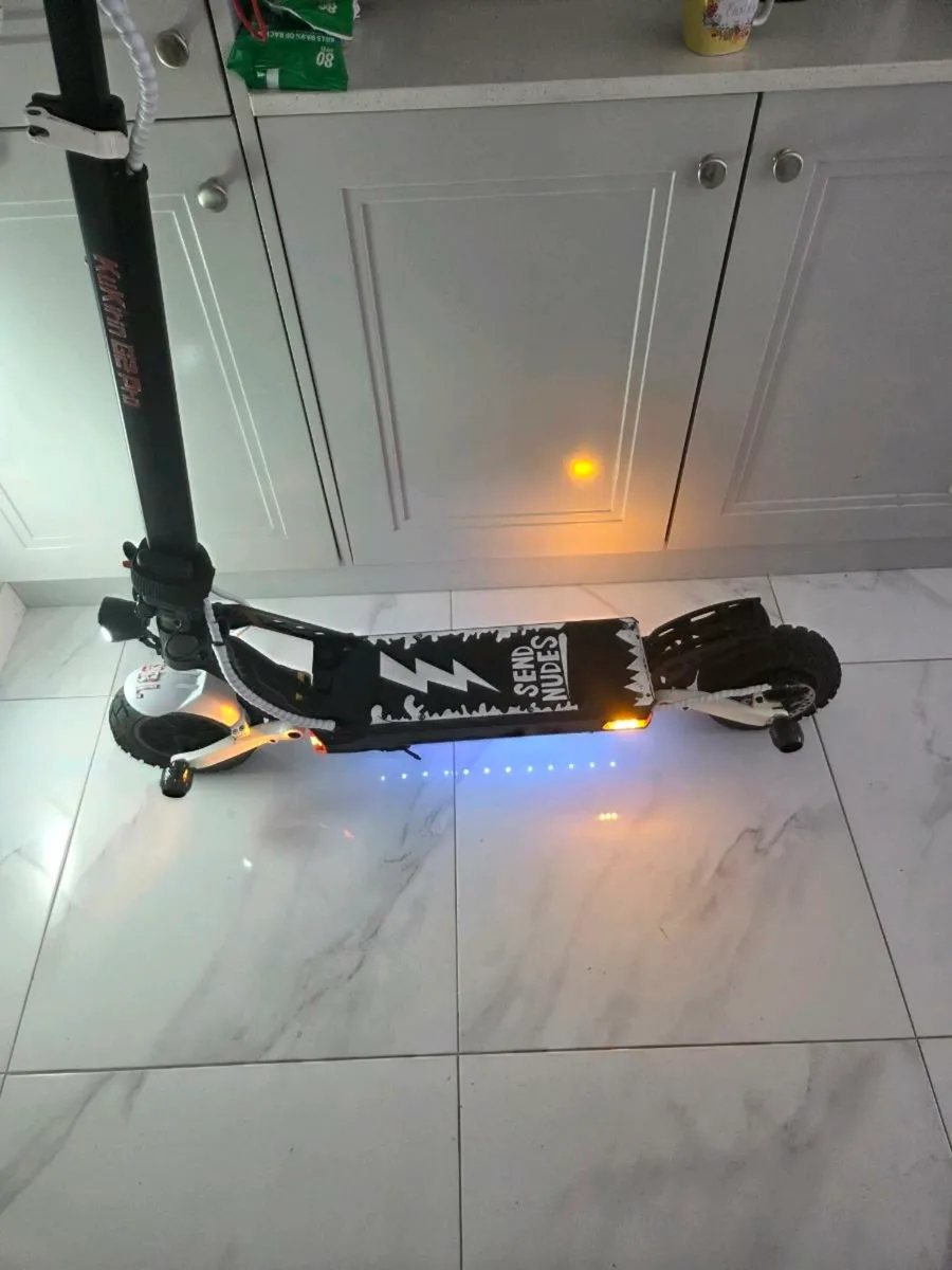 Electric scooter - Image 3