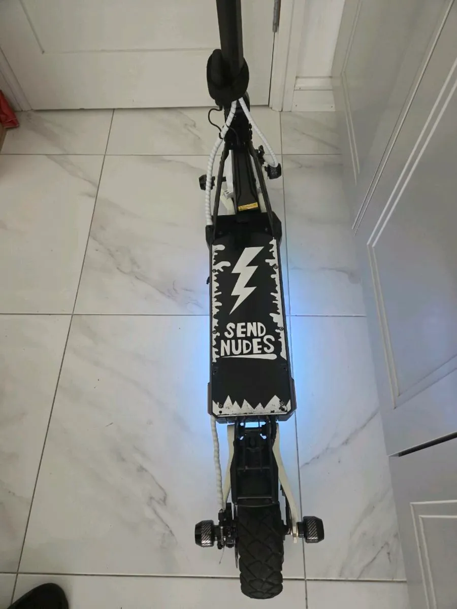 Electric scooter - Image 4