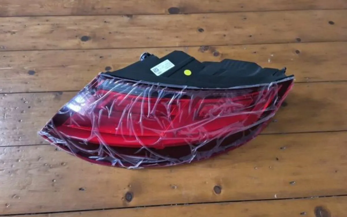 Audi TT MK3 Rear Right Headlight - Image 1