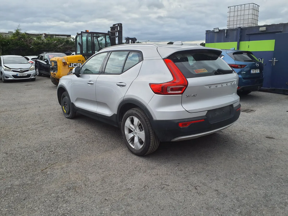 2019 Volvo xc40 - Image 4
