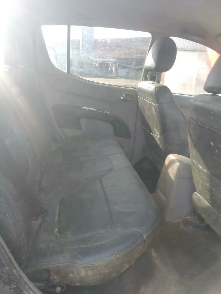 L200 - Image 2