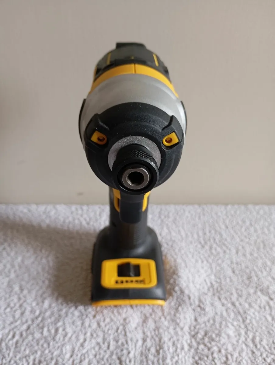 DeWalt dcf887 (New) - Image 4