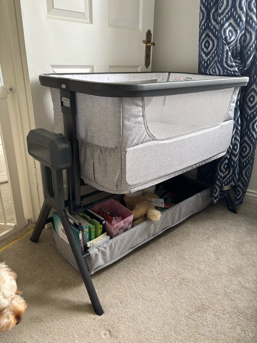 Baby Elegance Co-Glide Electric Bedside Crib - Image 4
