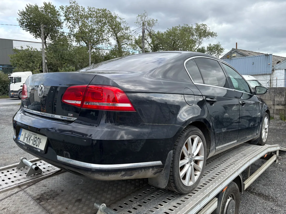 2011 Volkswagen Passat Highline - Image 3