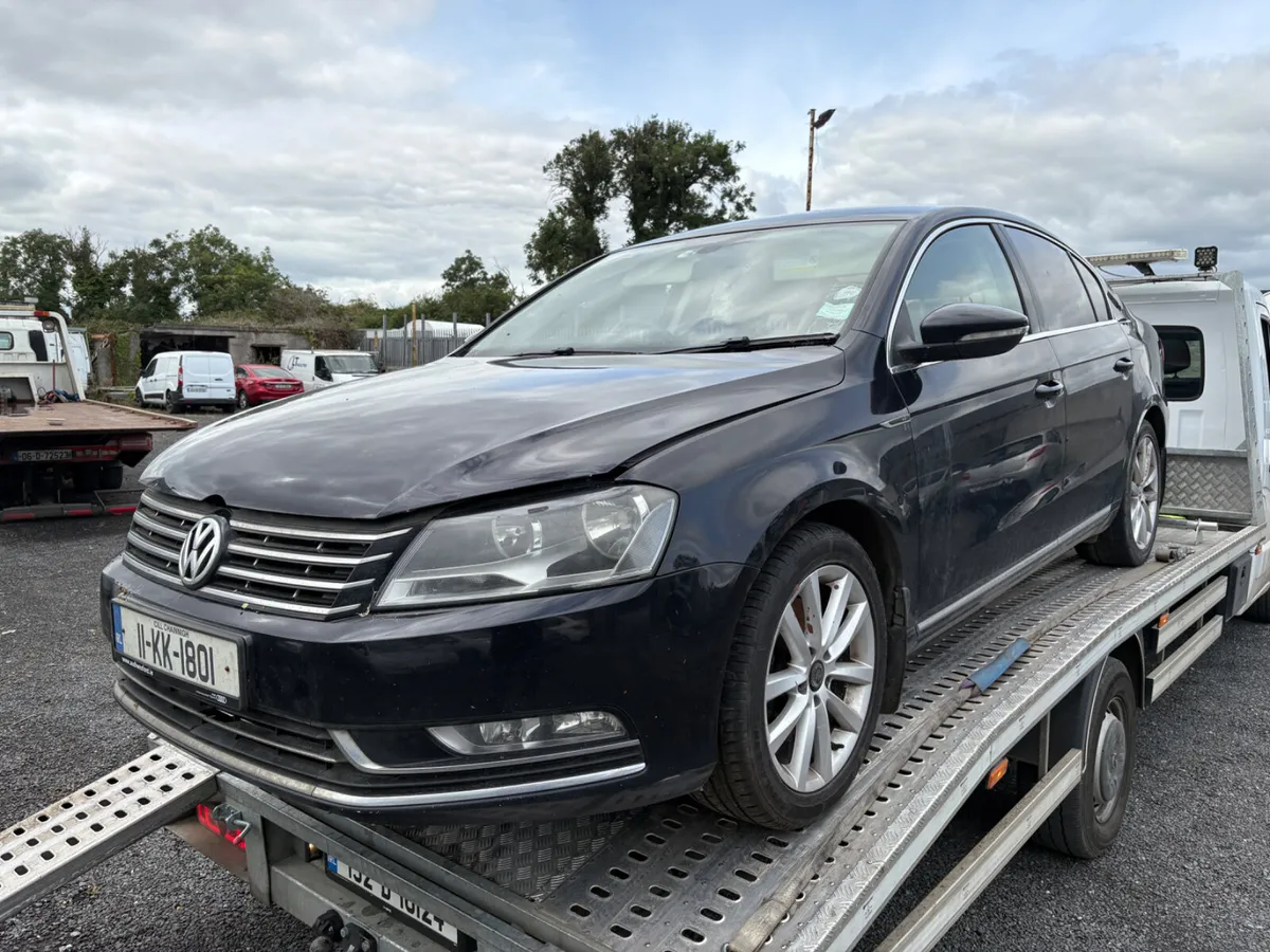 2011 Volkswagen Passat Highline - Image 2
