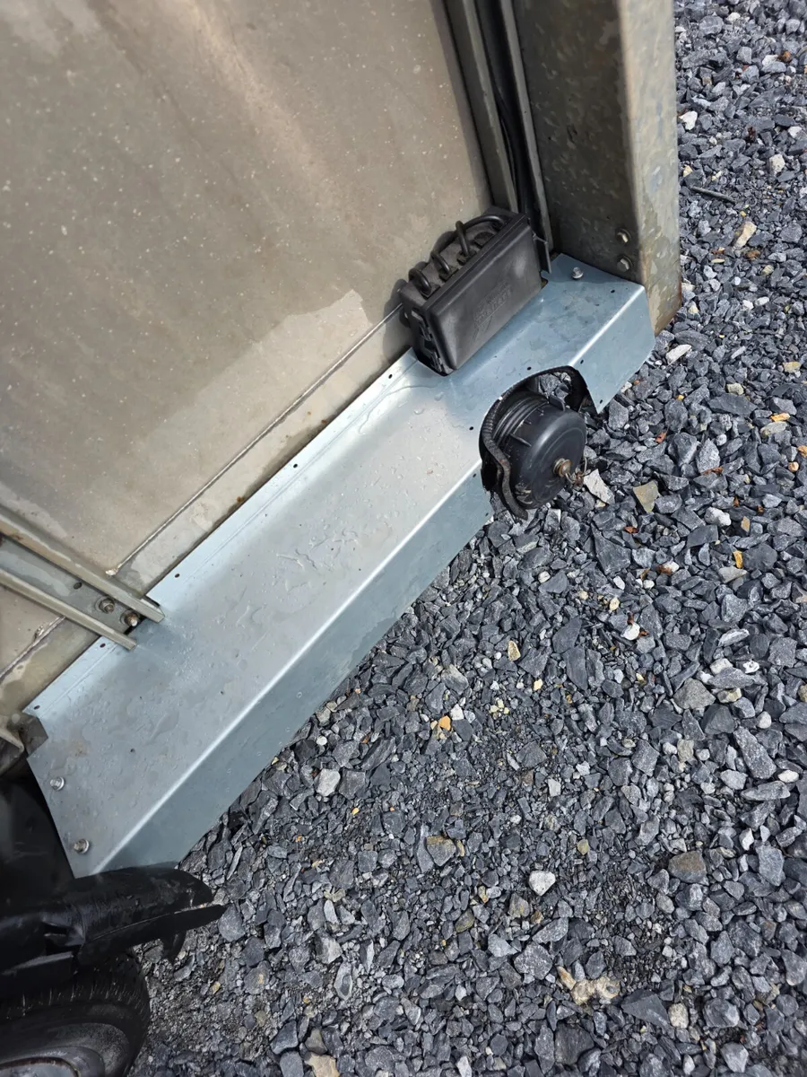 14ft ifor Williams cattle trailer with tank - Image 3