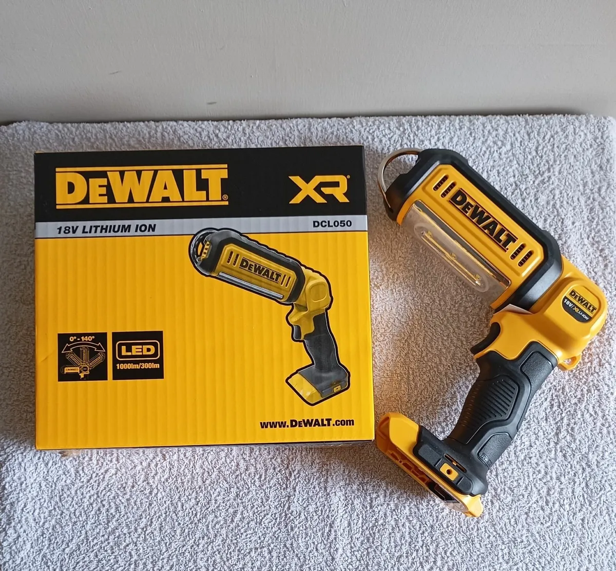 DeWalt LED Light and Battery (New) - Image 2