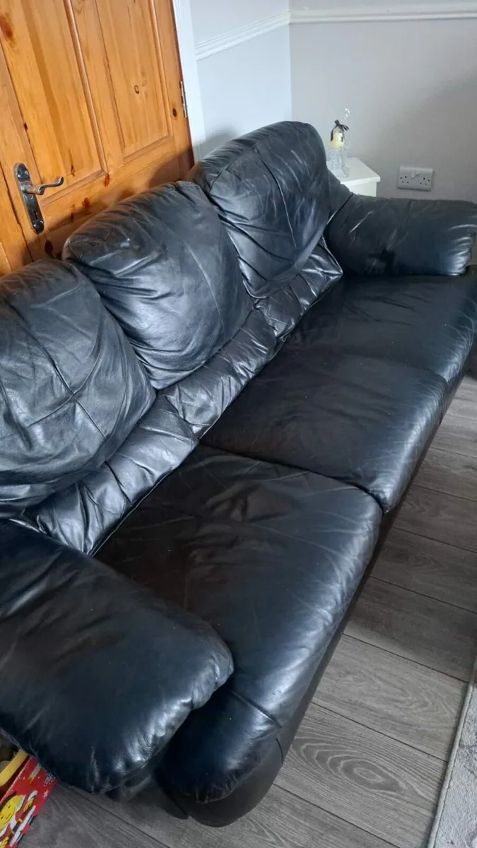 Leather couchs - Image 1