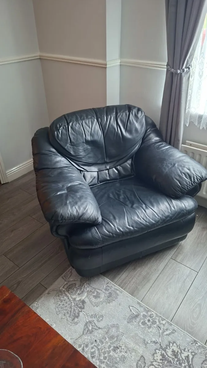 Leather couchs - Image 3