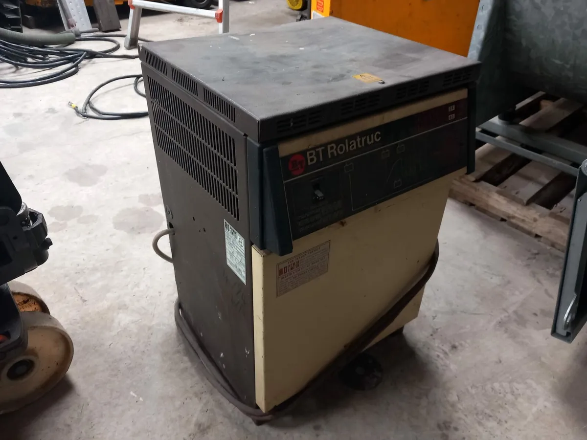 Welder, Forklift and other items - Image 2