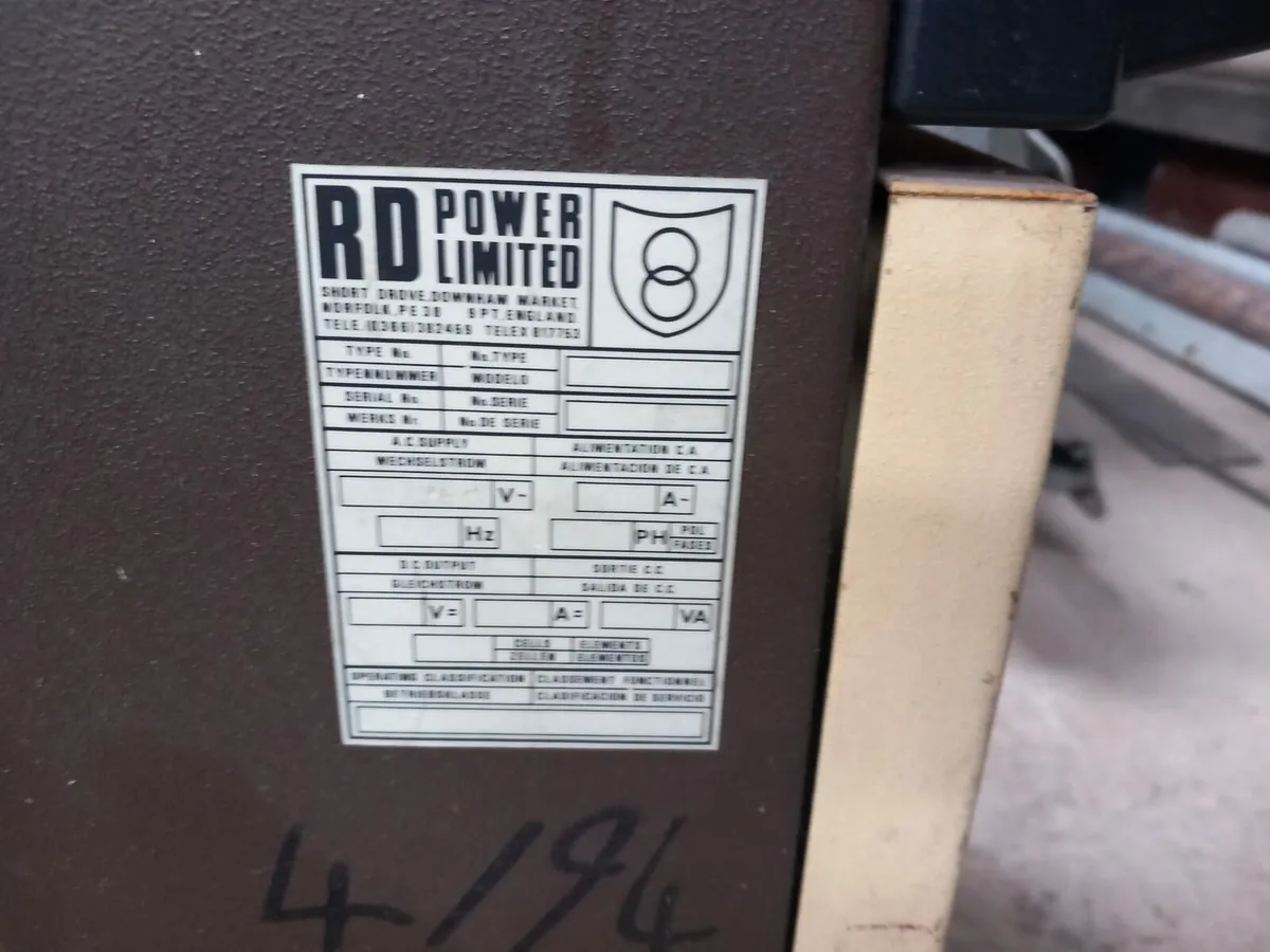 Welder, Forklift and other items - Image 3