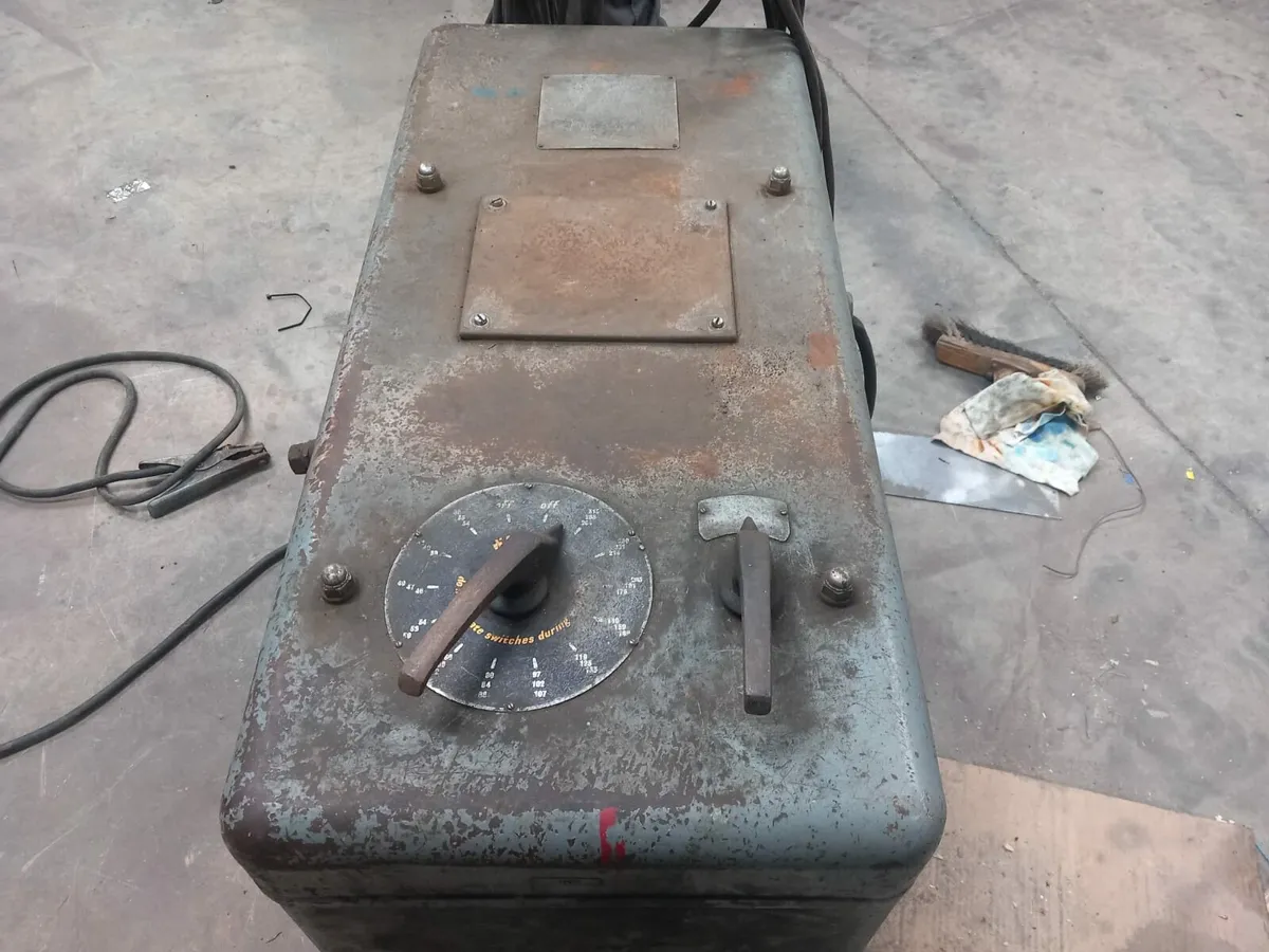 Welder, Forklift and other items - Image 4