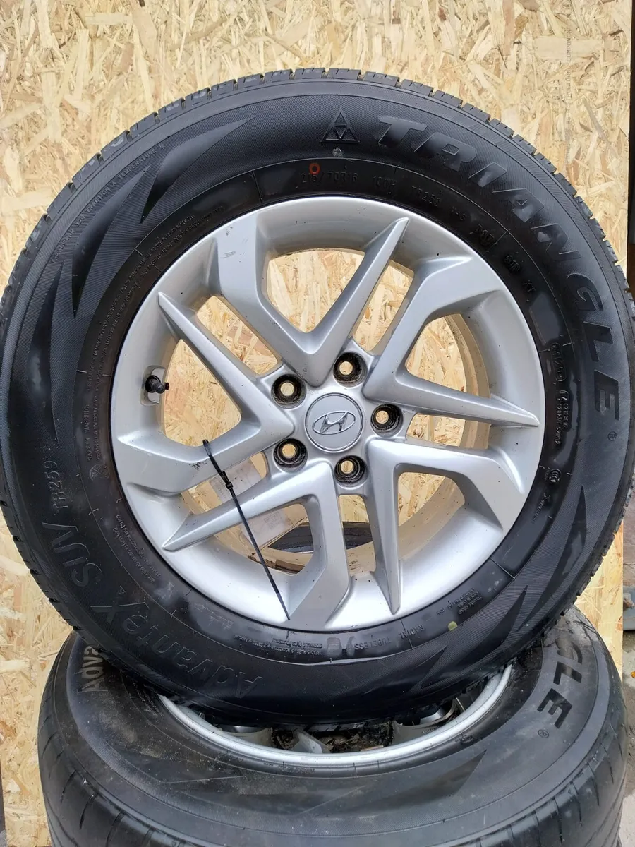 2017 Hyundai Tucson 16" Alloy Wheels Set 215/70R16 - Image 1