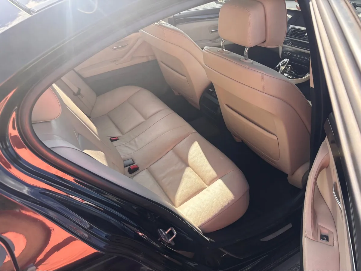 BMW 5-Series 2011 - Image 2